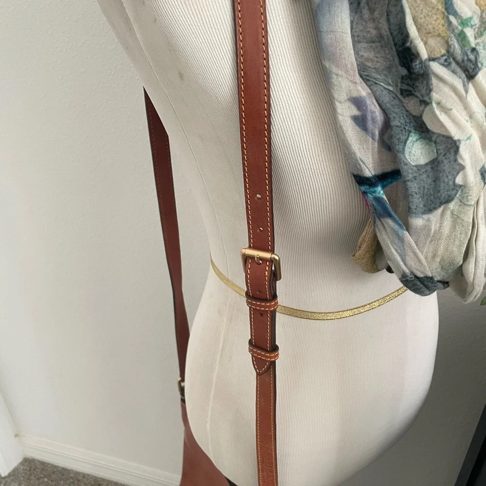 Dooney & Bourke Florentine Huntington Letter Carrier Bag - Picture 8 of 12